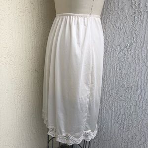 Vintage Intimates & Sleepwear - Vintage Ivory Lace Slip Skirt! Vintage Intimates & Sleepwear - Vintage Ivory Lace Slip Skirt!